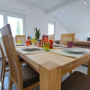 https://apartment-summer-fever.hotelinzadar.com